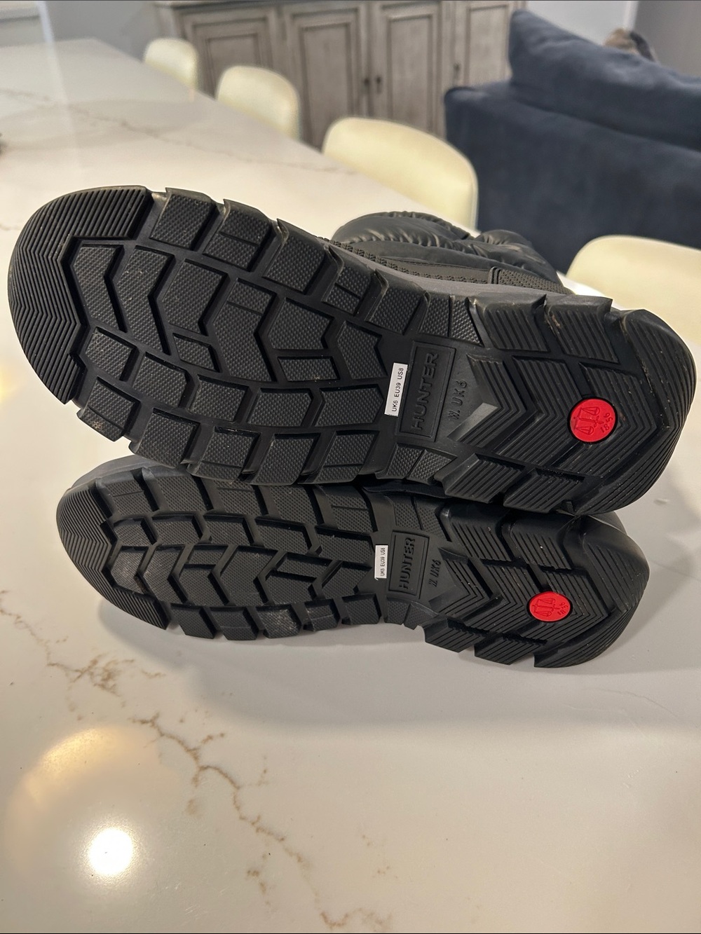 Hunter Kids Black Puffer Snow Boots with Red Logo - Picture 6 of 6